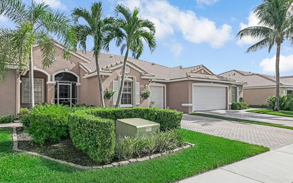 8429 LONG BAY West Palm Beach, FL 33411