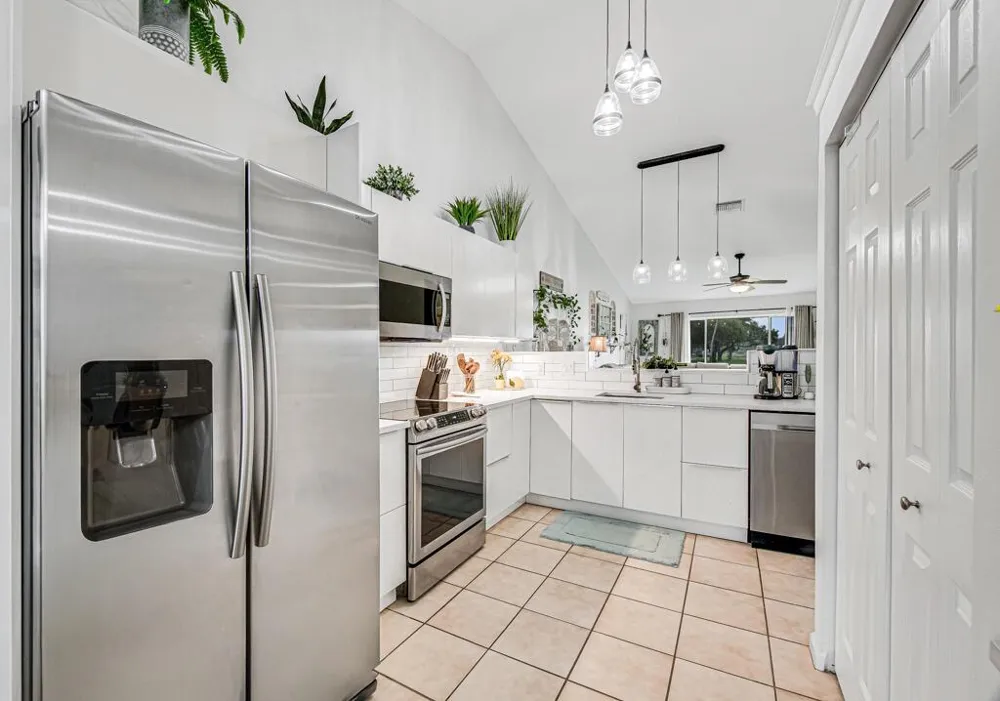 8429 LONG BAY West Palm Beach, FL 33411