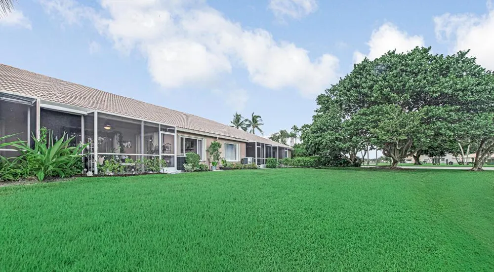 8429 LONG BAY West Palm Beach, FL 33411