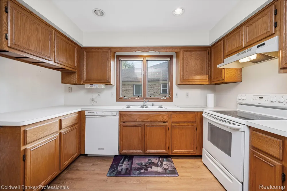 46536 Fox Run Drive Macomb Township, MI 48044