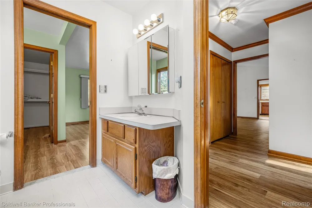 46536 Fox Run Drive Macomb Township, MI 48044