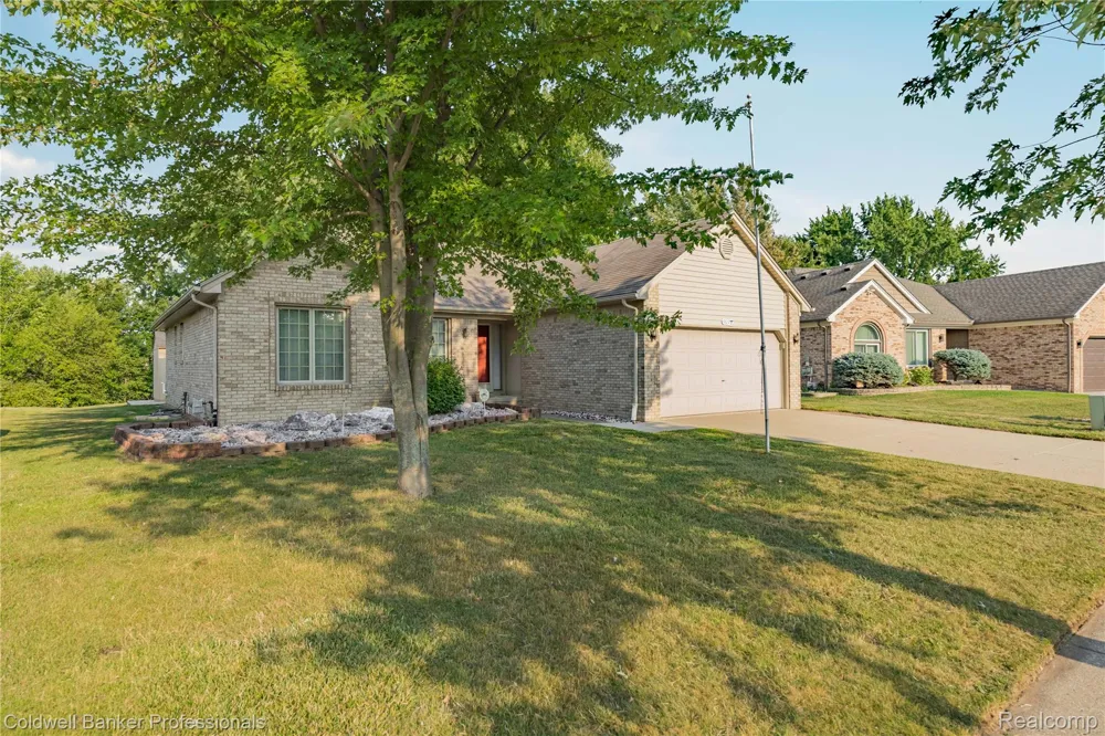 46536 Fox Run Drive Macomb Township, MI 48044