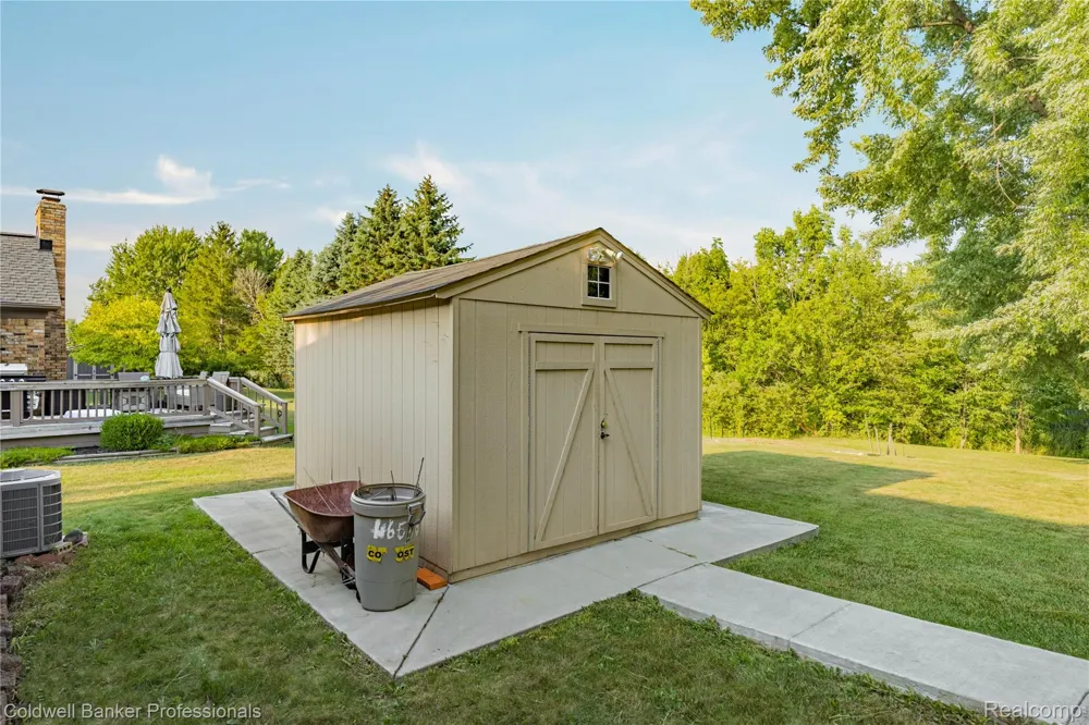 46536 Fox Run Drive Macomb Township, MI 48044