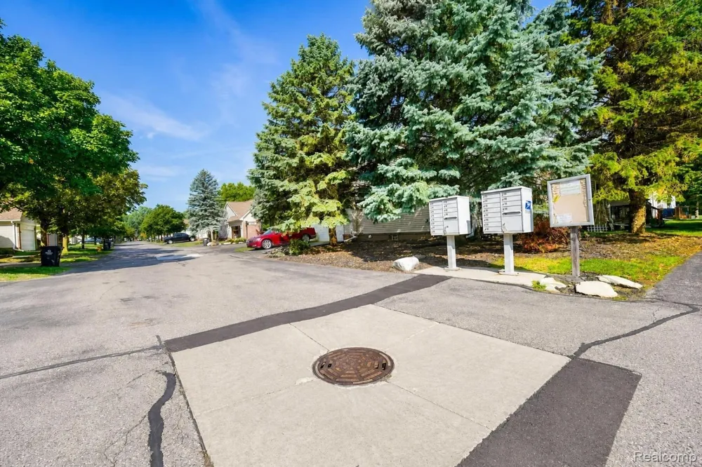 6355 Sheppard Drive #92 Westland City, MI 48185