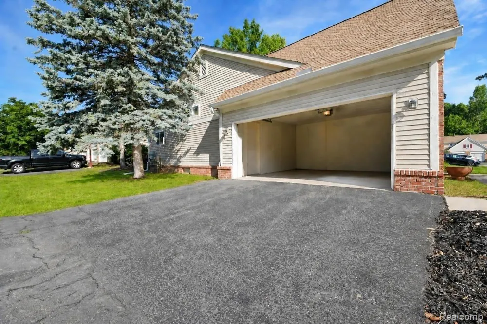 6355 Sheppard Drive #92 Westland City, MI 48185