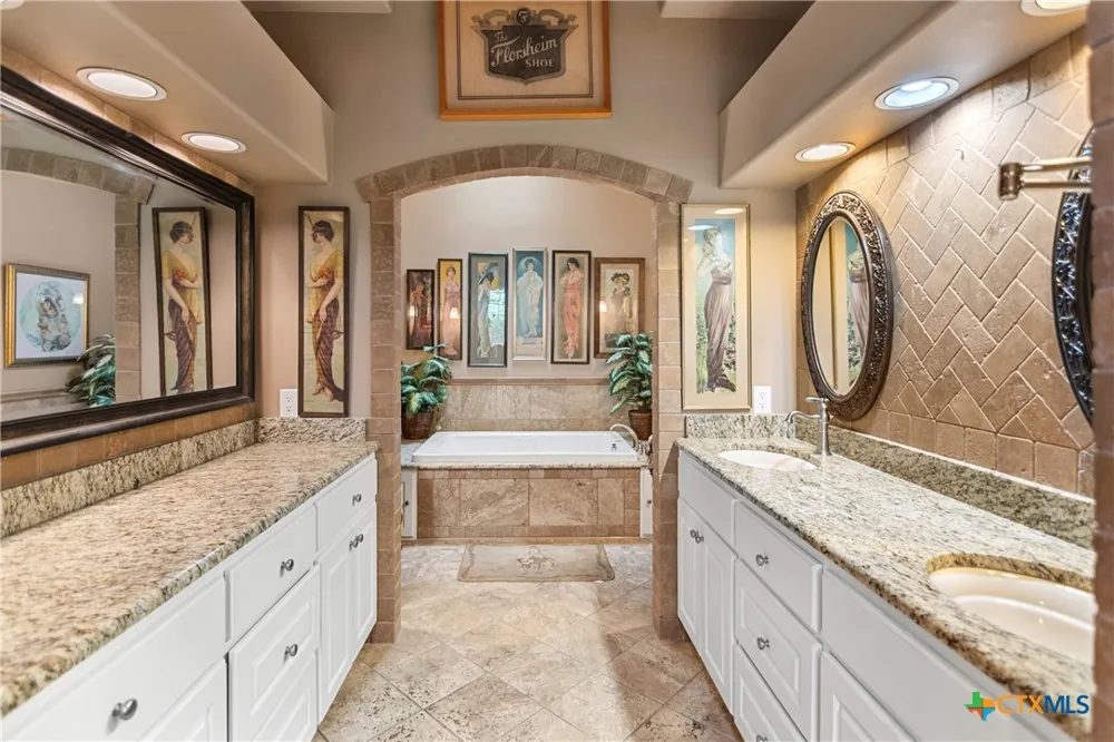 2524 S Robinson Drive Robinson, TX 76706
