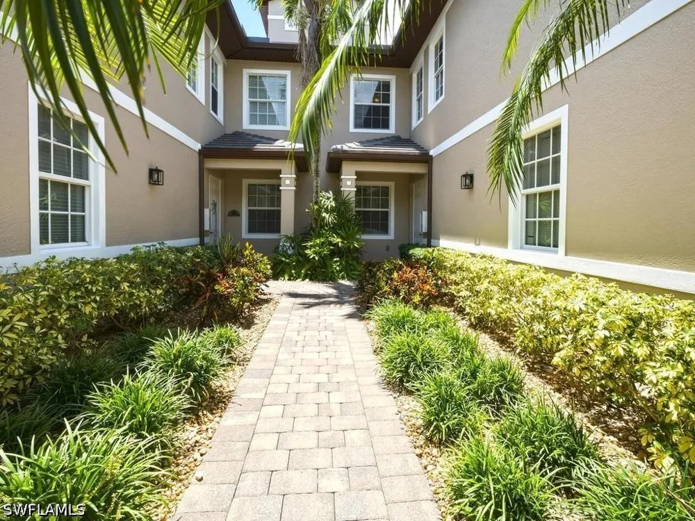 Hawthorne Drive #102 Naples, FL 34113