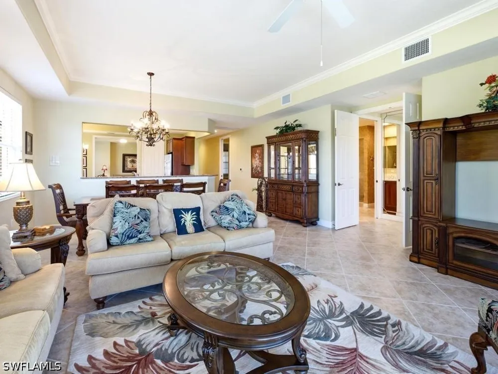 Hawthorne Drive #102 Naples, FL 34113