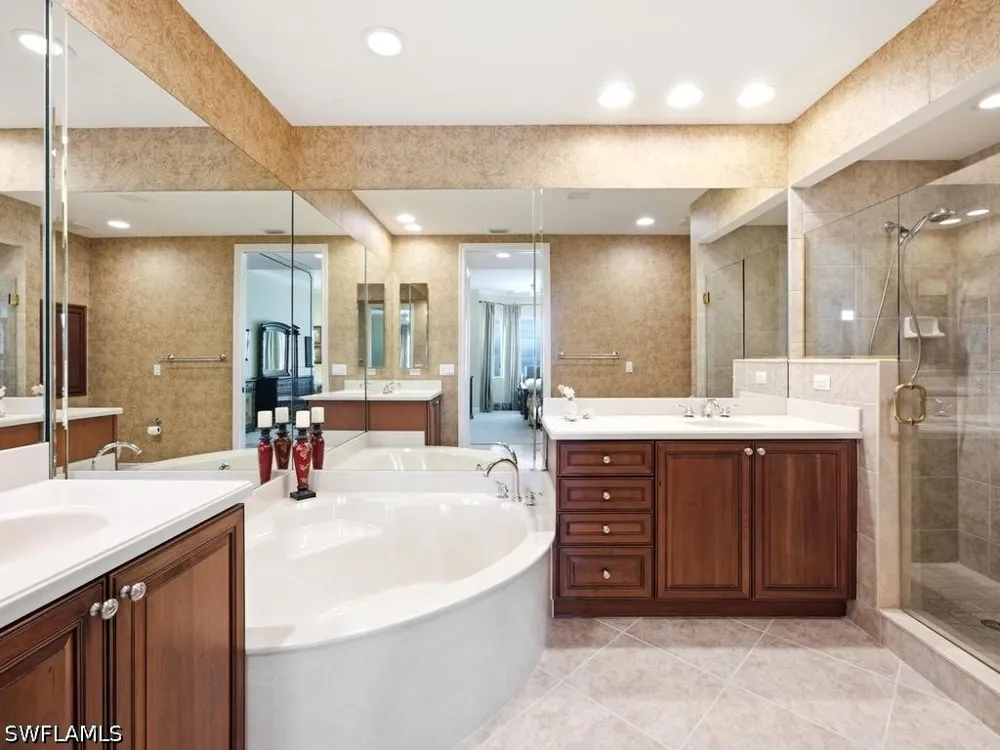 Hawthorne Drive #102 Naples, FL 34113
