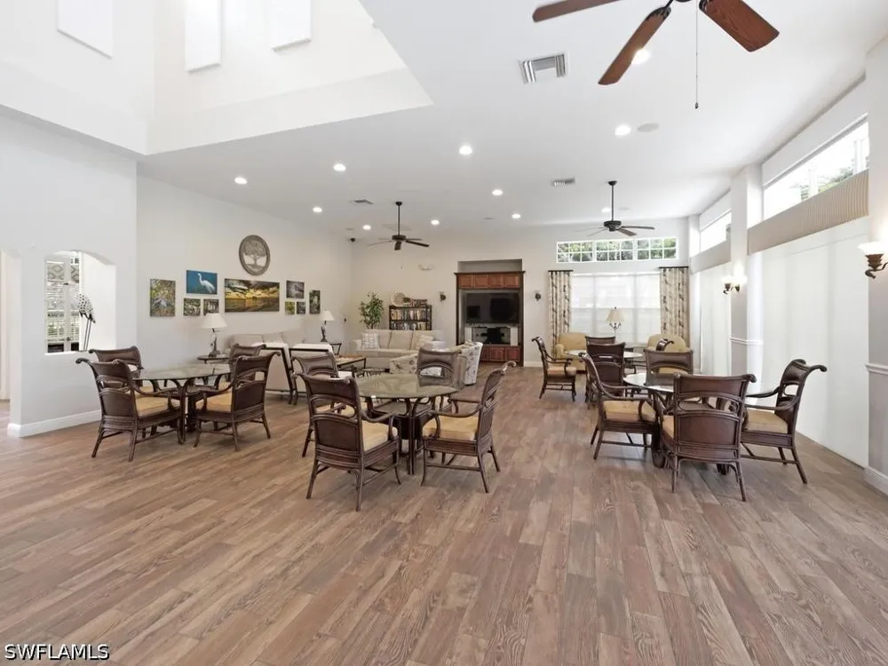Hawthorne Drive #102 Naples, FL 34113