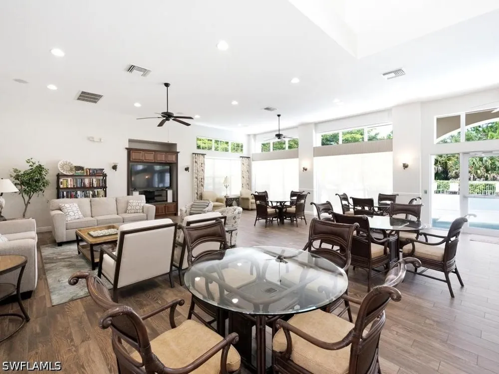 Hawthorne Drive #102 Naples, FL 34113