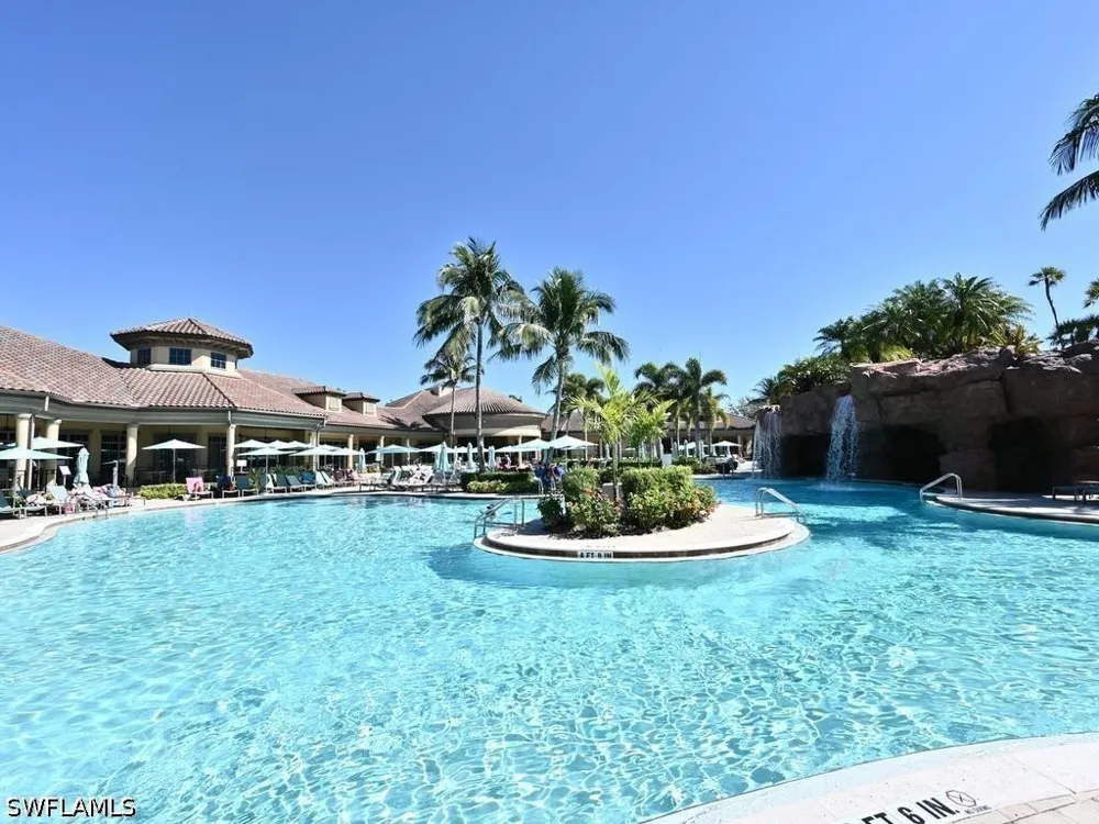 Hawthorne Drive #102 Naples, FL 34113