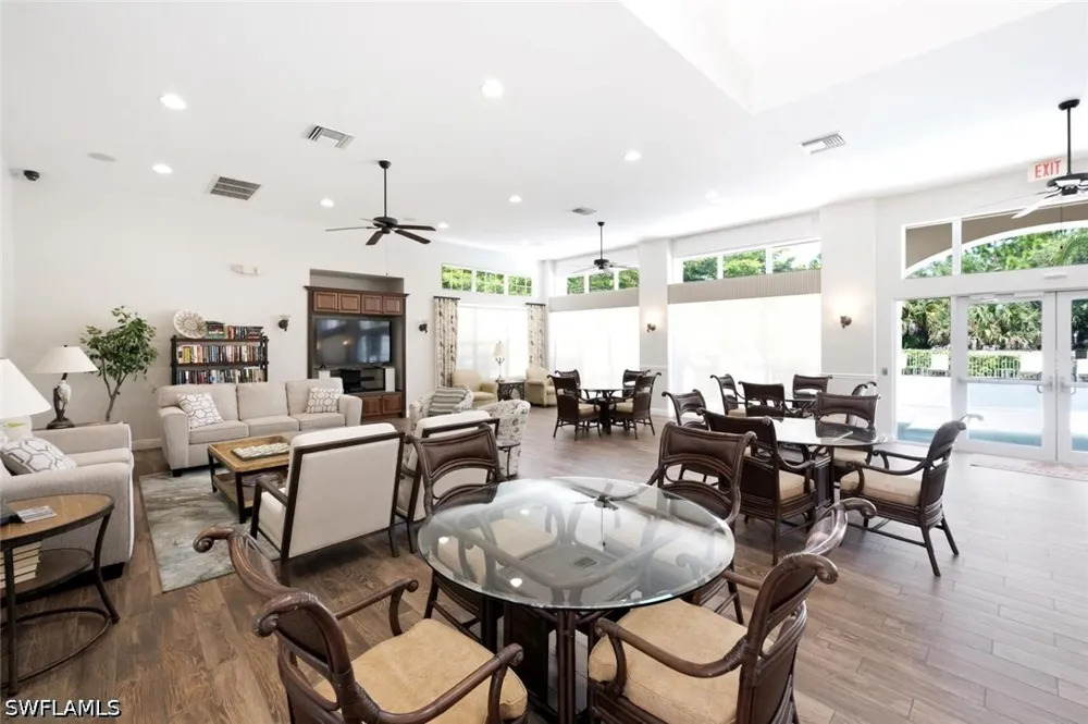 Hawthorne Drive #104 Naples, FL 34113