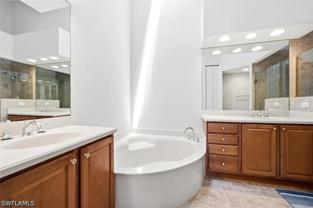 Hawthorne Drive #104 Naples, FL 34113