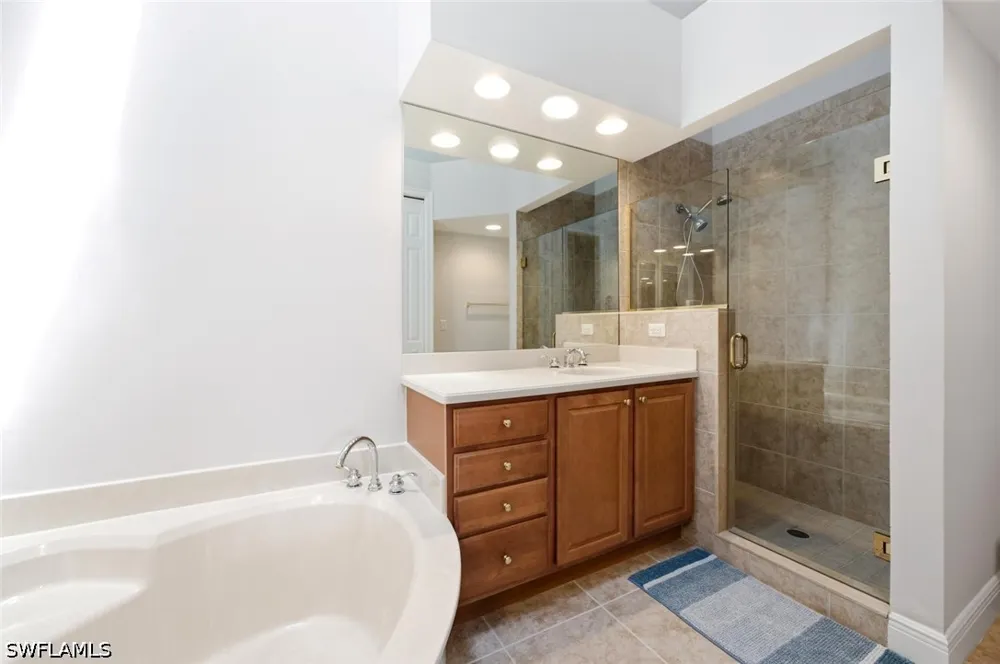 Hawthorne Drive #104 Naples, FL 34113