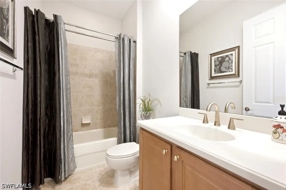 Hawthorne Drive #104 Naples, FL 34113