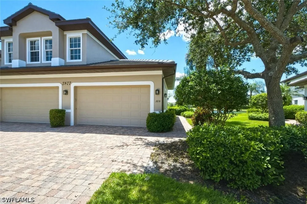 Hawthorne Drive #104 Naples, FL 34113