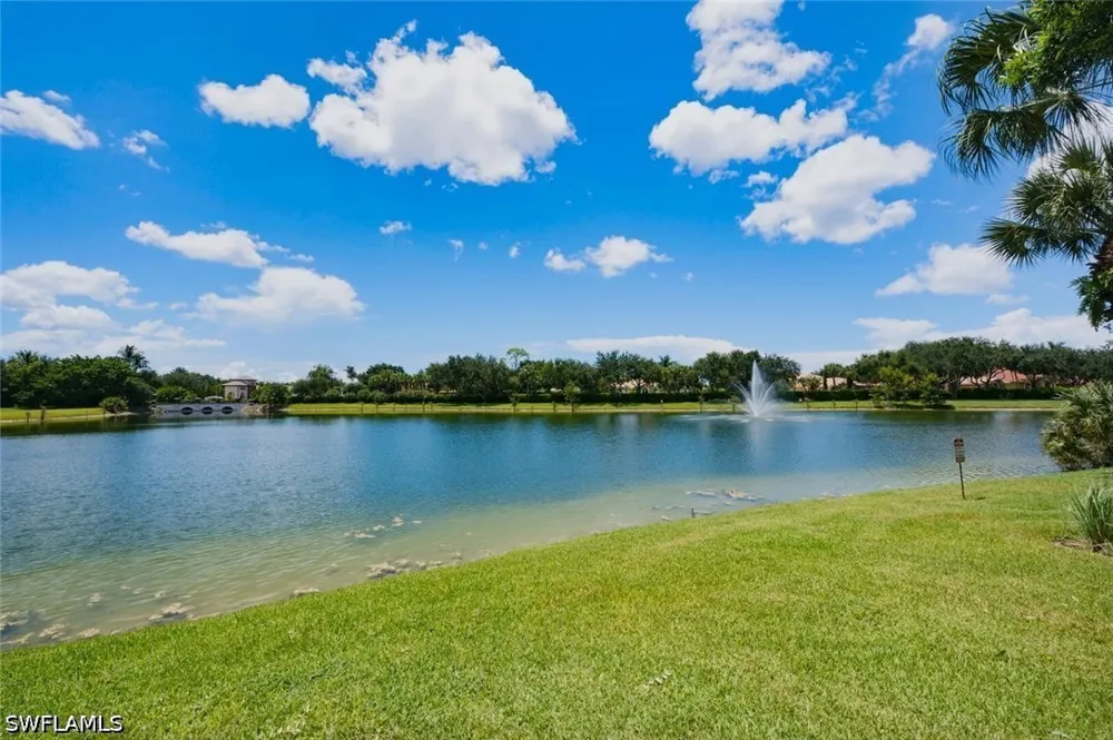 Hawthorne Drive #104 Naples, FL 34113
