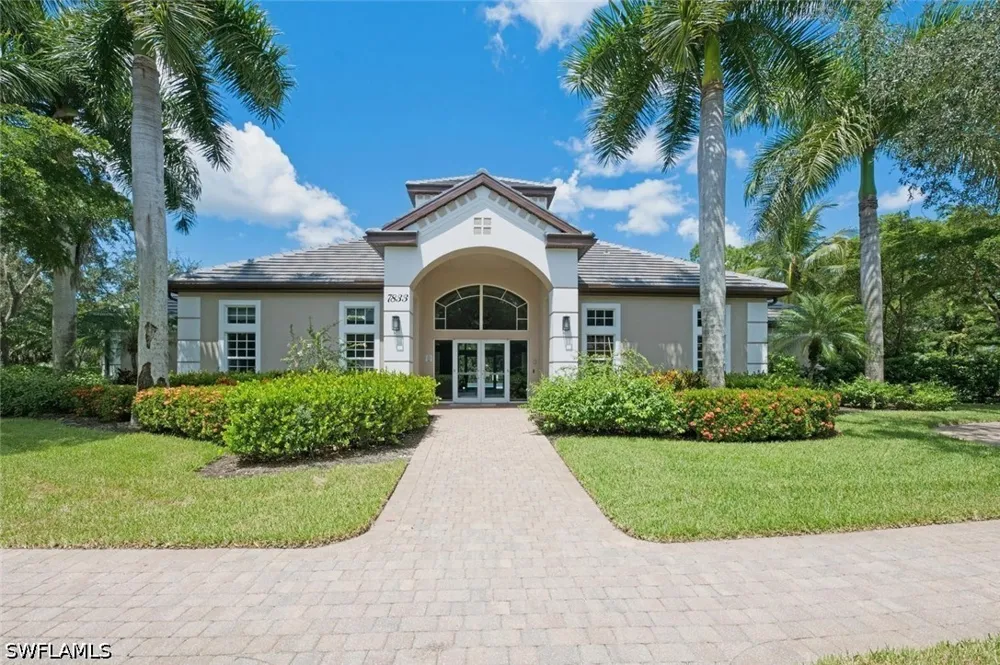 Hawthorne Drive #104 Naples, FL 34113