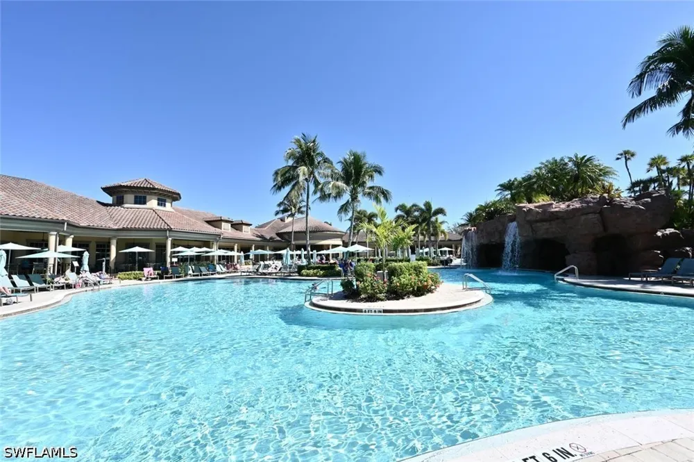Hawthorne Drive #104 Naples, FL 34113