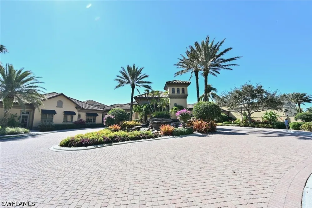 Hawthorne Drive #104 Naples, FL 34113