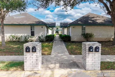 1106 Lexington Circle #2