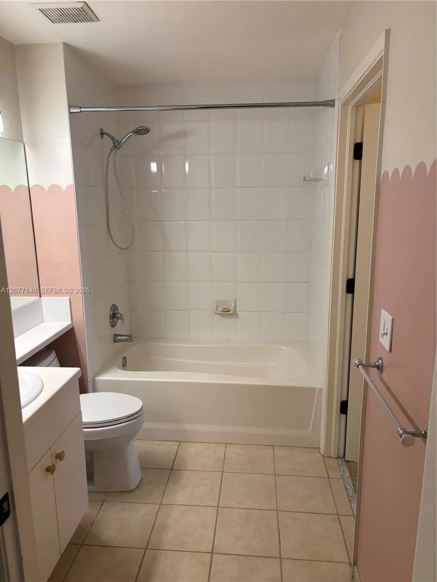 616 Clearwater Park Rd #301 West Palm Beach, FL 33401