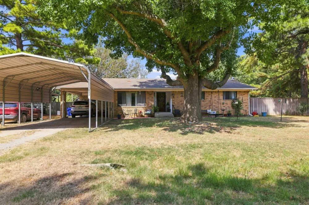 201 Smith Colbert, OK 74733