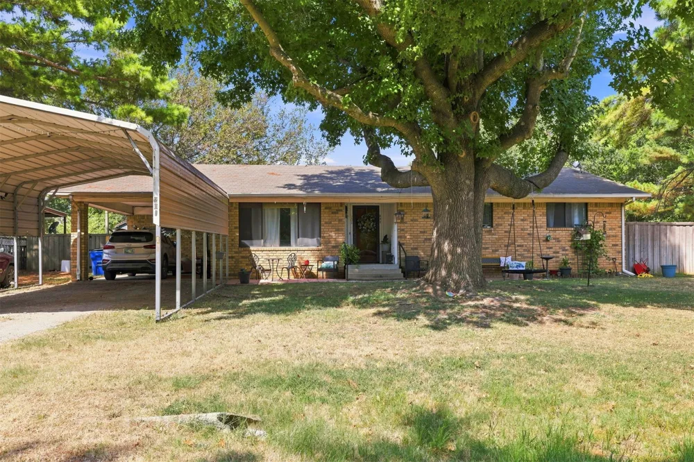 201 Smith Colbert, OK 74733
