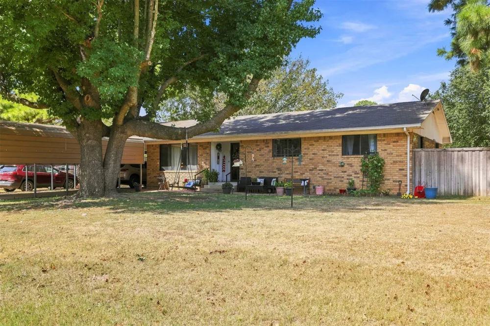 201 Smith Colbert, OK 74733
