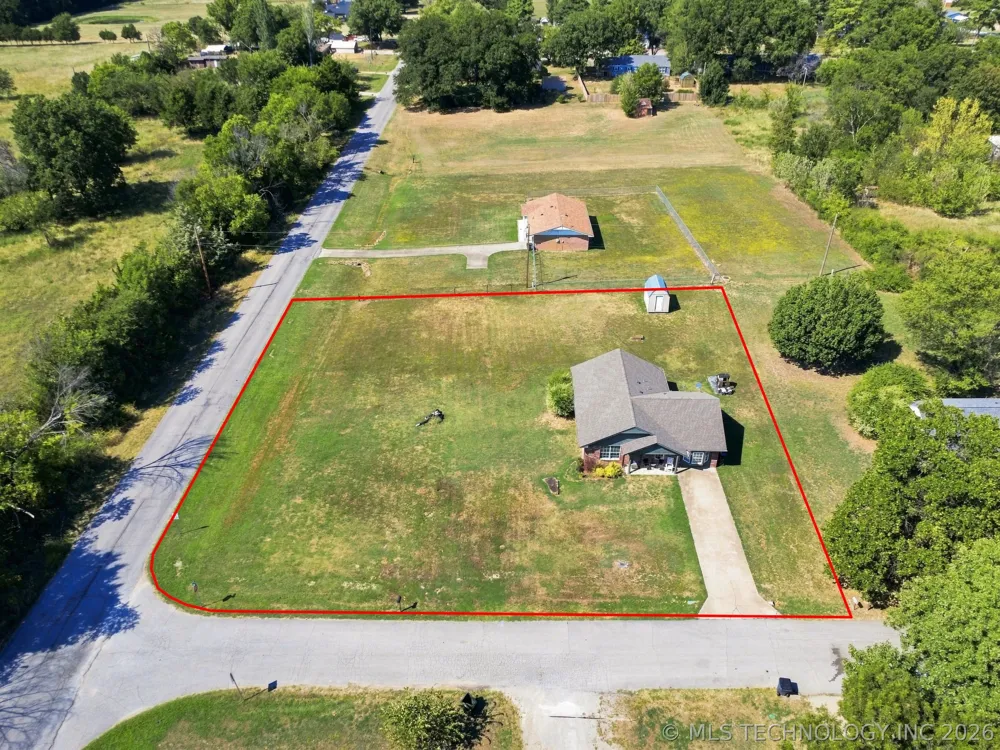608 Pine Street Henryetta, OK 74437