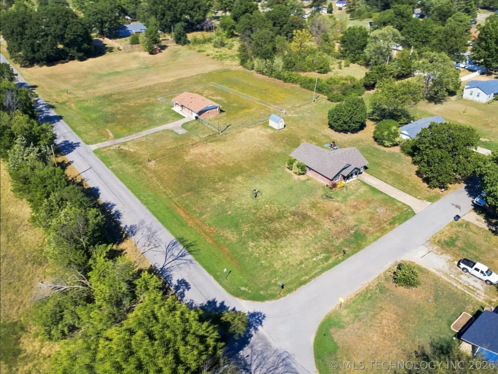 608 Pine Street Henryetta, OK 74437