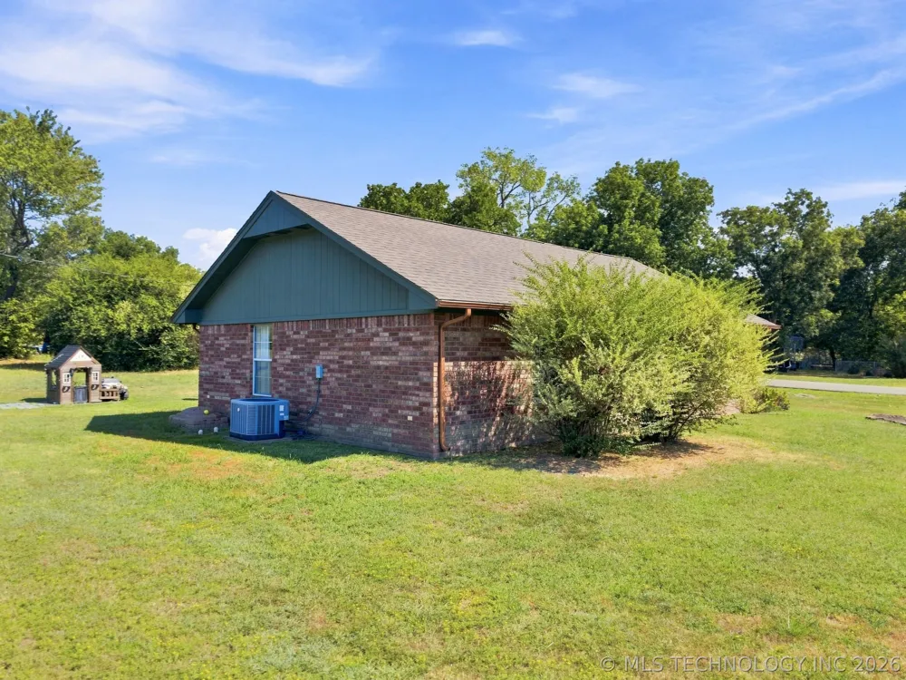 608 Pine Street Henryetta, OK 74437
