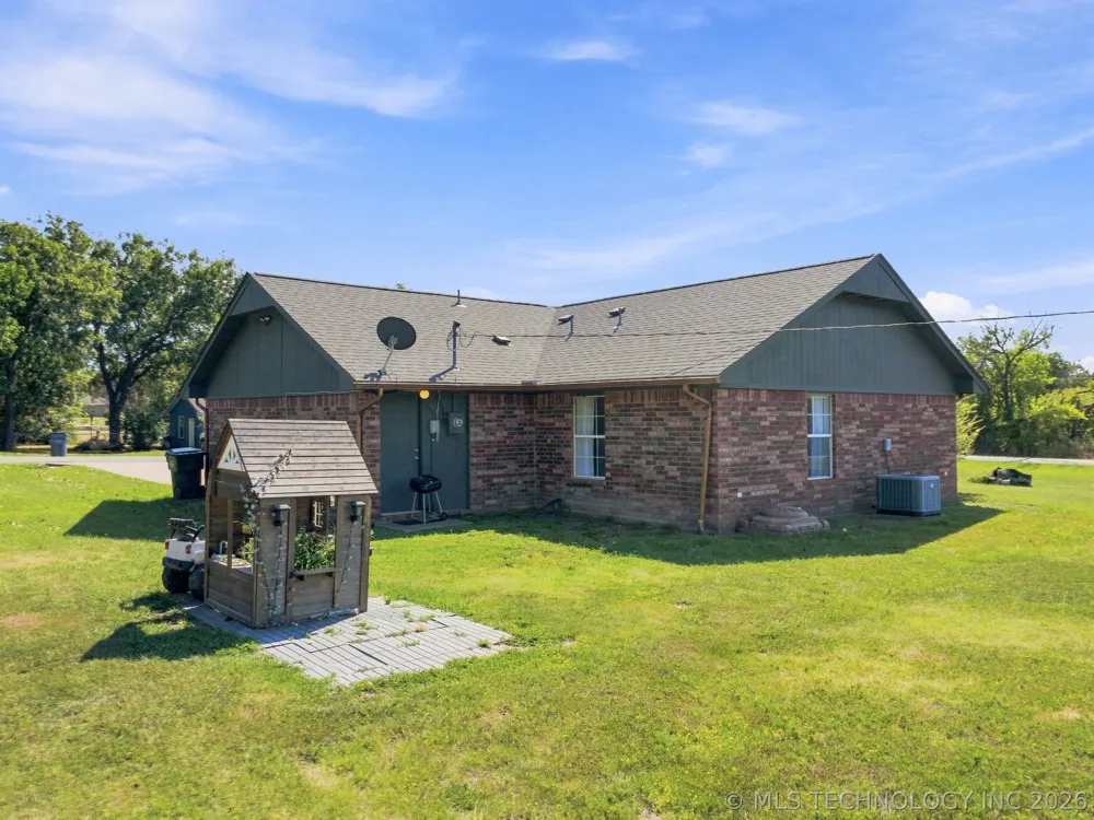 608 Pine Street Henryetta, OK 74437
