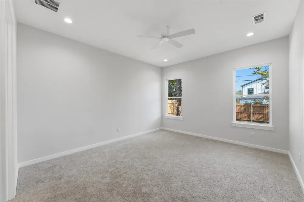 1633 E Tucker Street Fort Worth, TX 76104