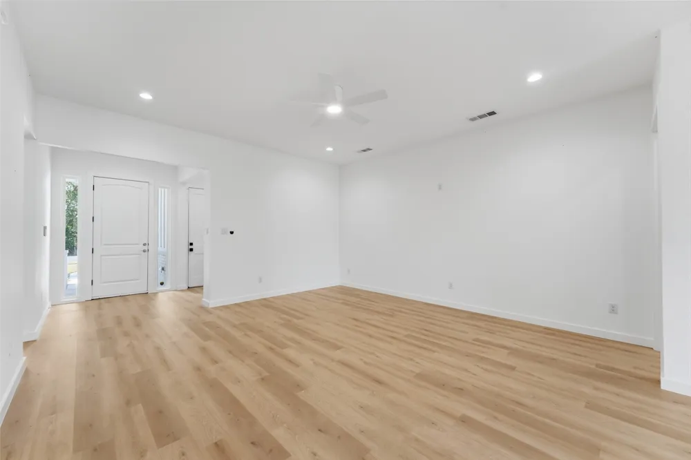 1633 E Tucker Street Fort Worth, TX 76104