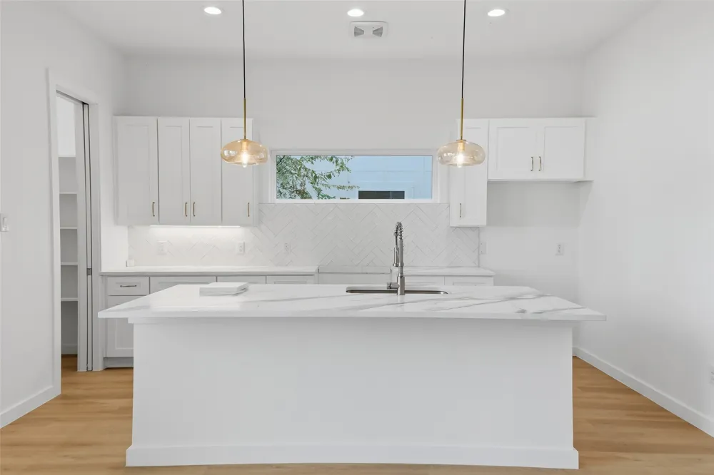 1633 E Tucker Street Fort Worth, TX 76104