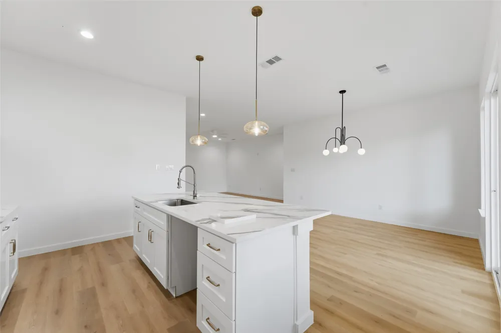 1633 E Tucker Street Fort Worth, TX 76104