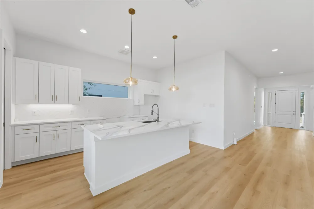 1633 E Tucker Street Fort Worth, TX 76104