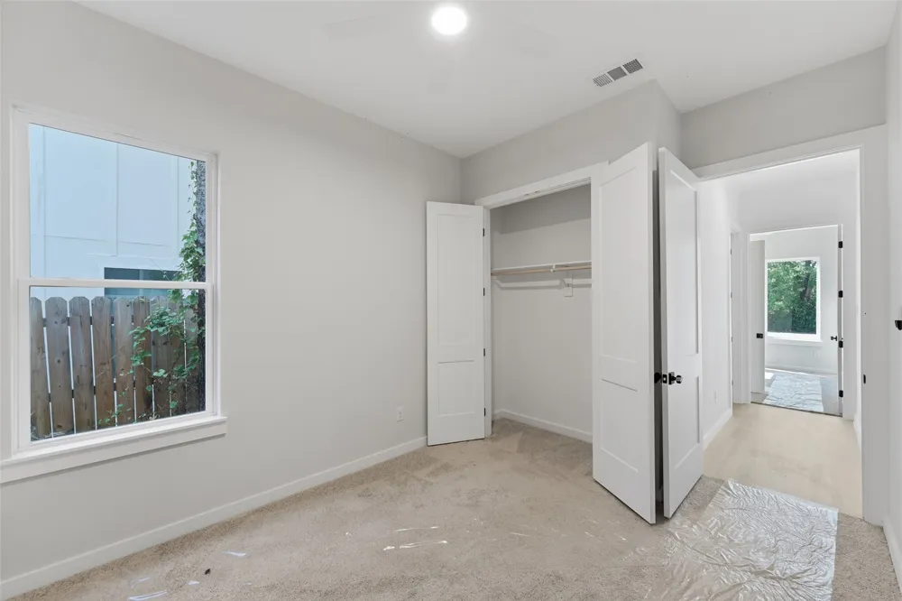 1633 E Tucker Street Fort Worth, TX 76104