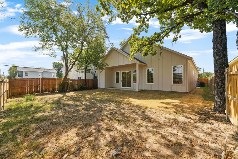 1633 E Tucker Street Fort Worth, TX 76104