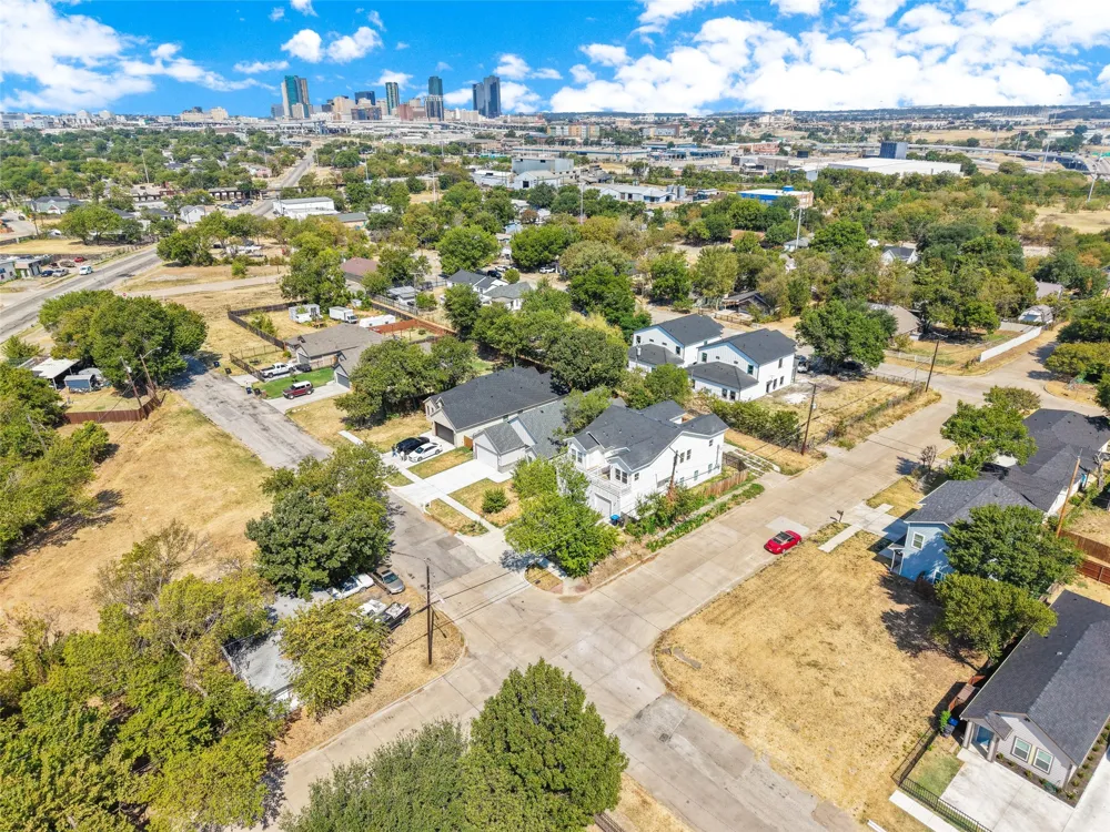 1633 E Tucker Street Fort Worth, TX 76104