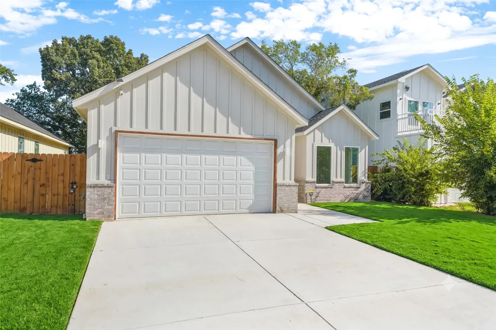 1633 E Tucker Street Fort Worth, TX 76104