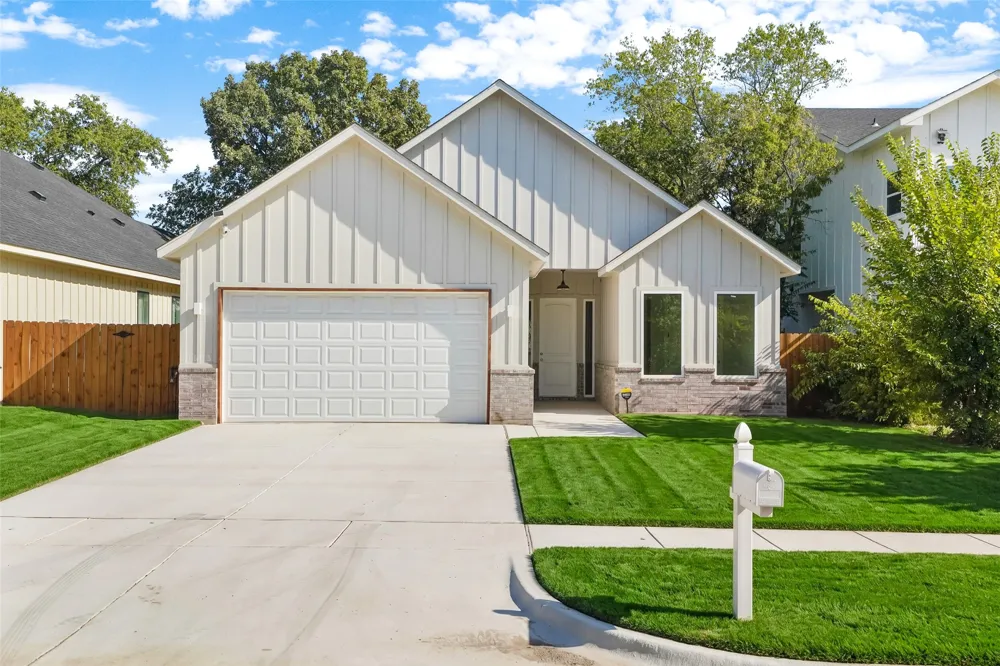 1633 E Tucker Street Fort Worth, TX 76104