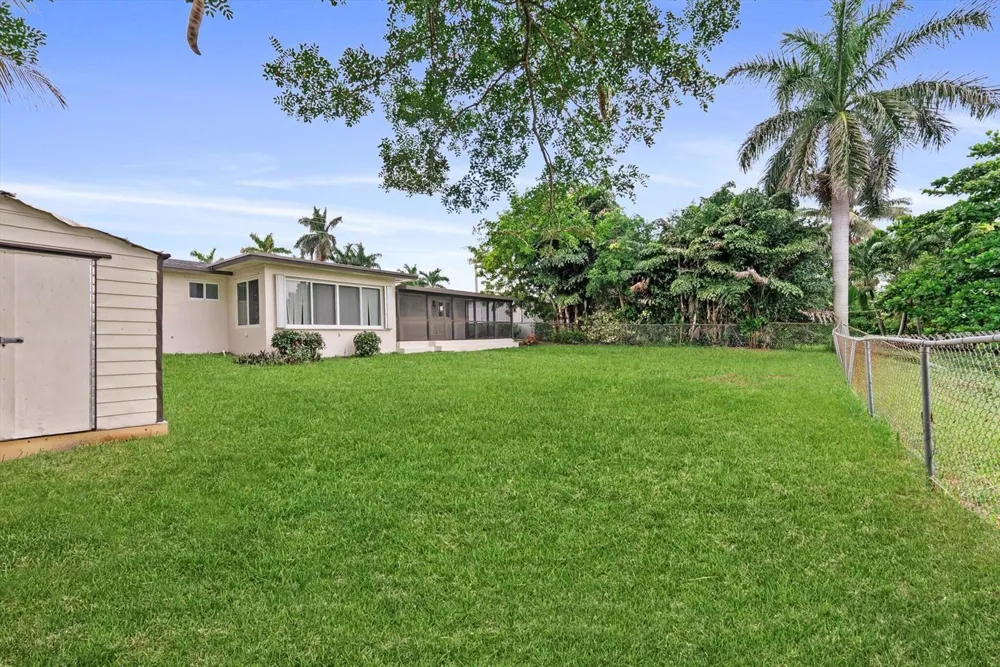 256 GREENBRIER DRIVE Palm Springs, FL 33461