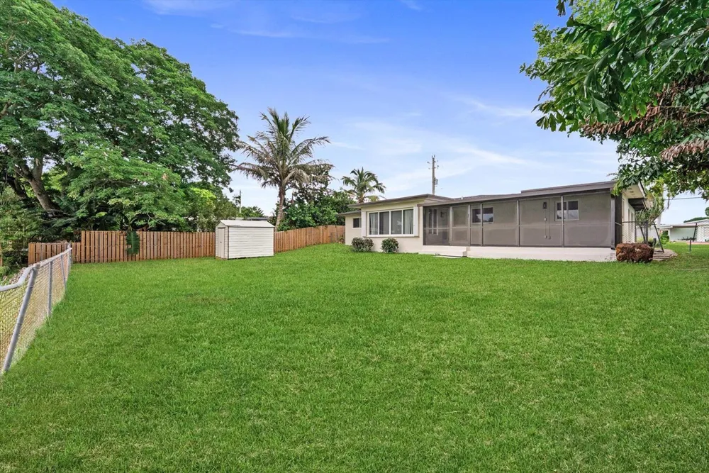 256 GREENBRIER DRIVE Palm Springs, FL 33461
