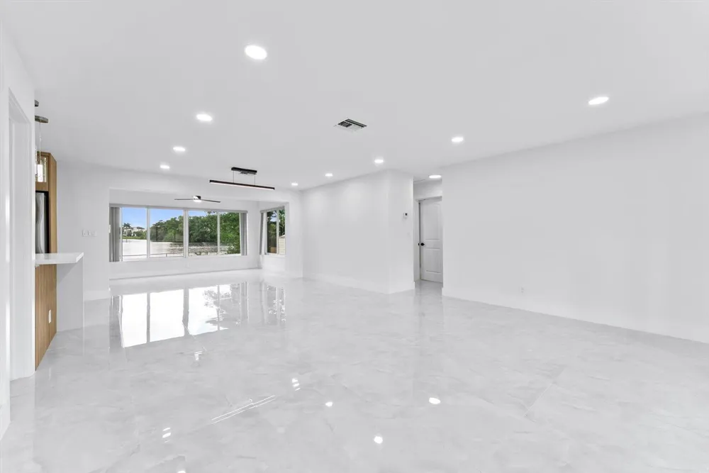 256 GREENBRIER DRIVE Palm Springs, FL 33461