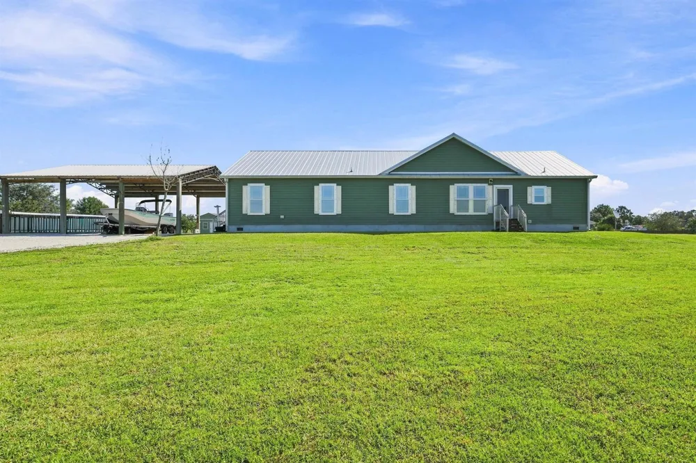 4944 NE 115th Place Okeechobee, FL 34972