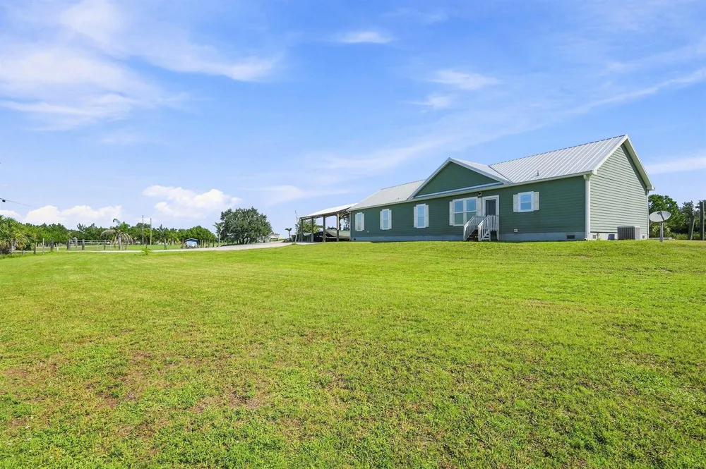 4944 NE 115th Place Okeechobee, FL 34972