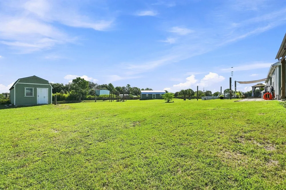 4944 NE 115th Place Okeechobee, FL 34972